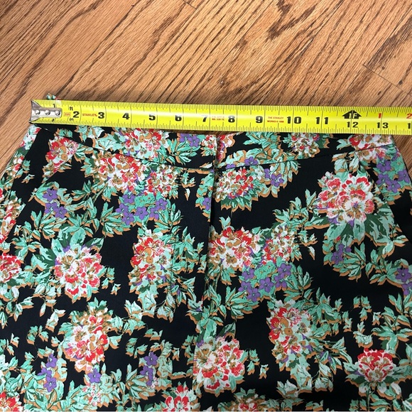 TOPSHOP | Floral Lace Trim Hem Shorts Size 4 - Picture 10 of 11